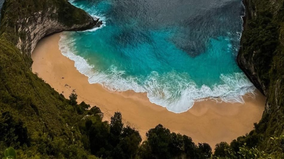 Wisata terbaru 2024! Pantai Kelingking menyajikan pemandangan yang tak terlupakan