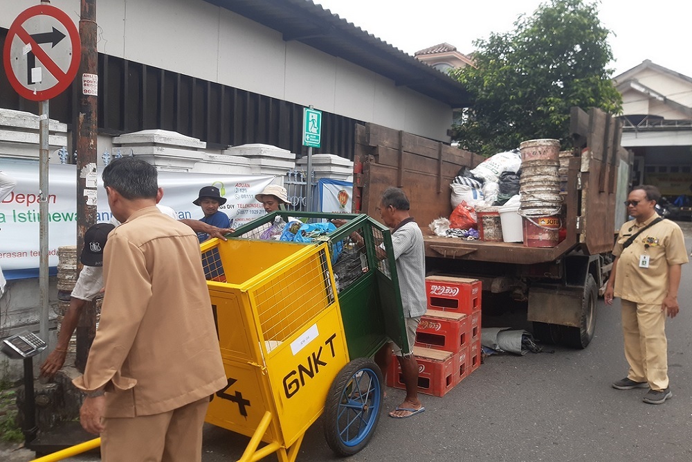 Kelurahan Gunungketur Yogyakarta Mulai Pengelolaan Sampah Dengan Penggerobak