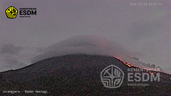 Gunung Merapi Luncurkan Awan Panas Guguran 1,7 Km ke Arah Kali Boyong Senin Dini Hari