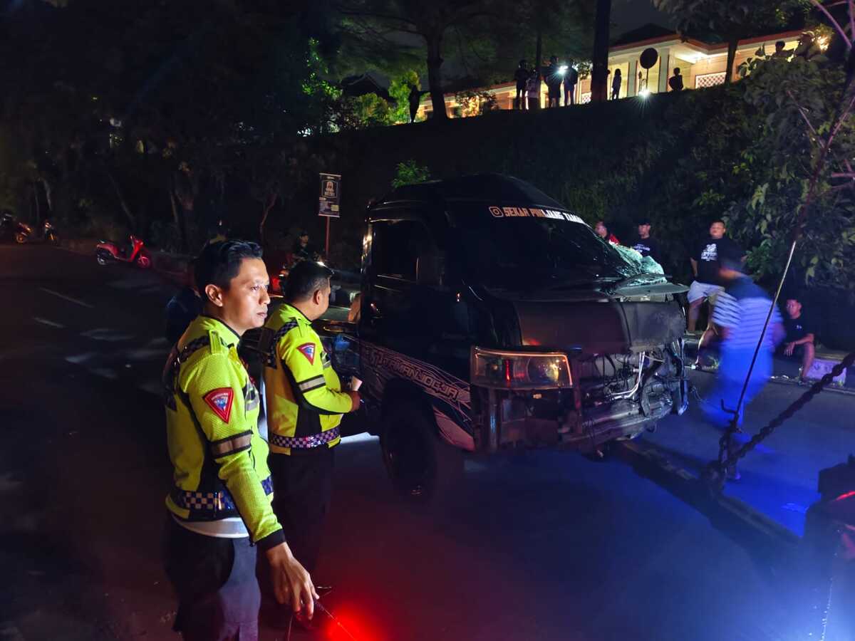Mobil Pick Up Terbalik di Bawah Jembatan Bangkrung Sleman, Empat Orang Terluka