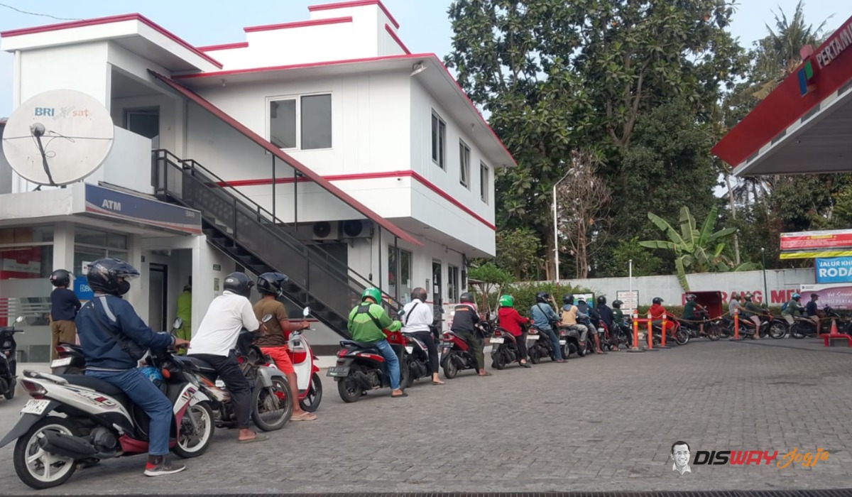 Antrean Pertalite Mengular Dimana Mana, Pengamat Ekonomi Ungkap Penyebabnya