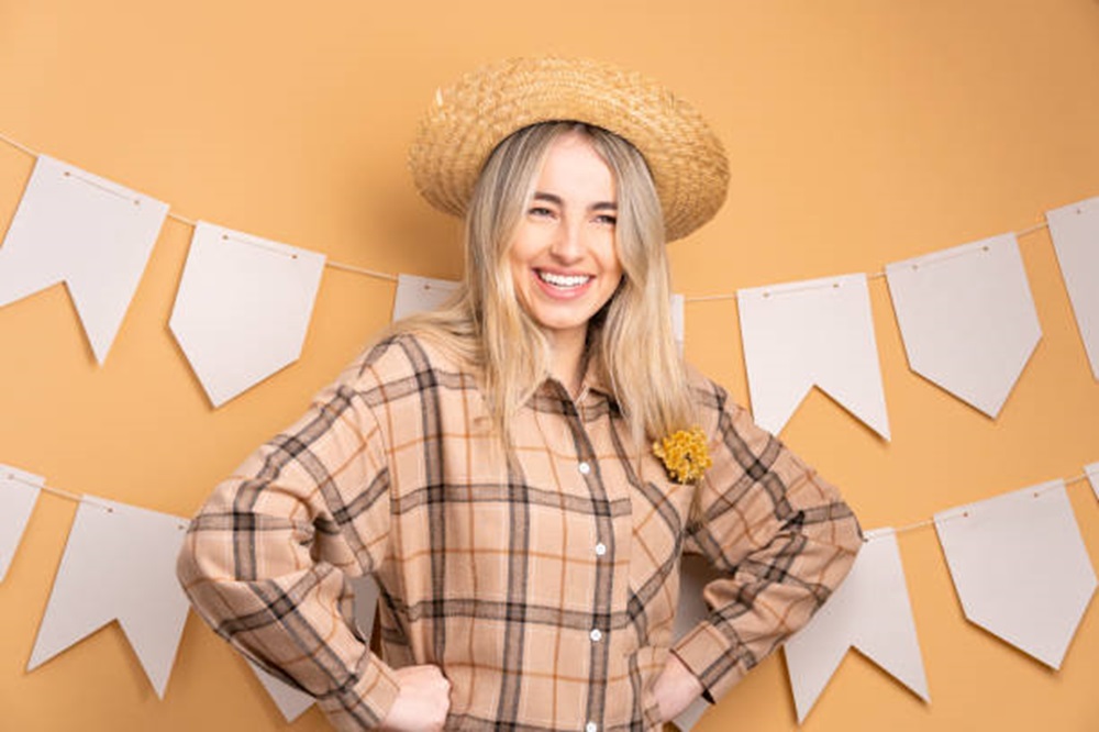 Tampil Bervariasi dengan 6 Model Kemeja Motif Wanita Kekinian, Cek Disini