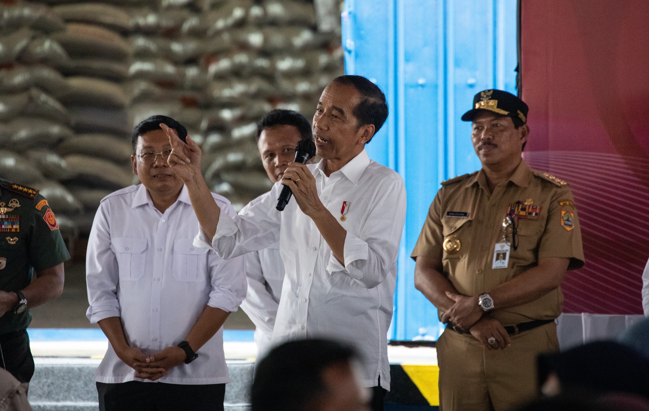 Presiden Jokowi Kunjungi Bulog Munjung Agung Kabupaten Tegal, Bagikan Cadangan Beras Pemerintah