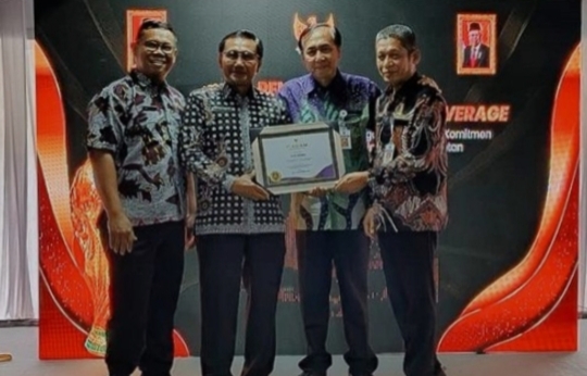 Pemkab Brebes Terima Penghargaan UHC Awards 2024