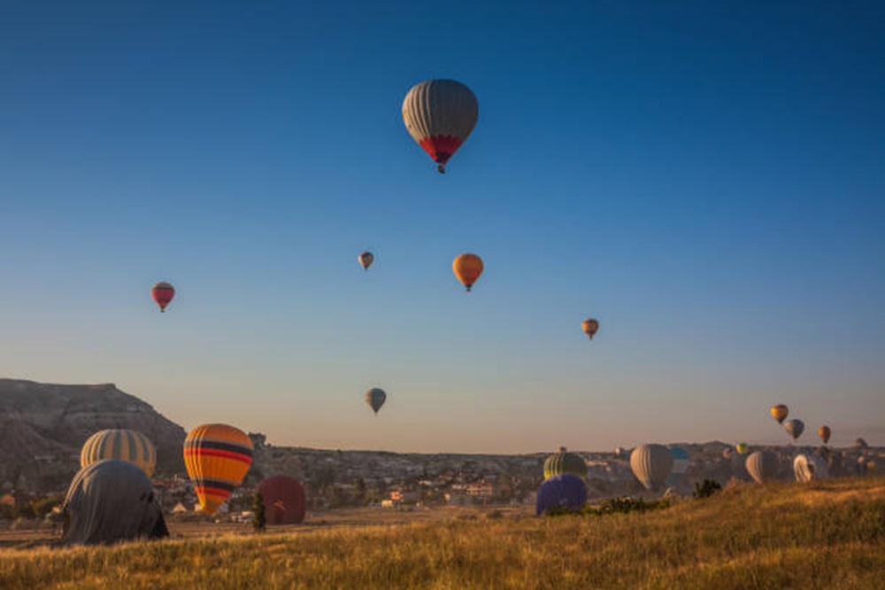 Mirip Cappadocia? Wisata Terbaru 2024 Naik Balon Udara Ternyata Ada di Indonesia, Harganya Mulai Rp 100 ribuan