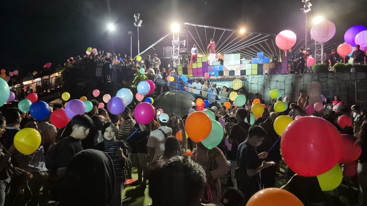 Tanpa Kembang Api, HEHA HORE 2026 di HeHa Sky View Tetap Meriah dengan 1.000 Balon Menyala
