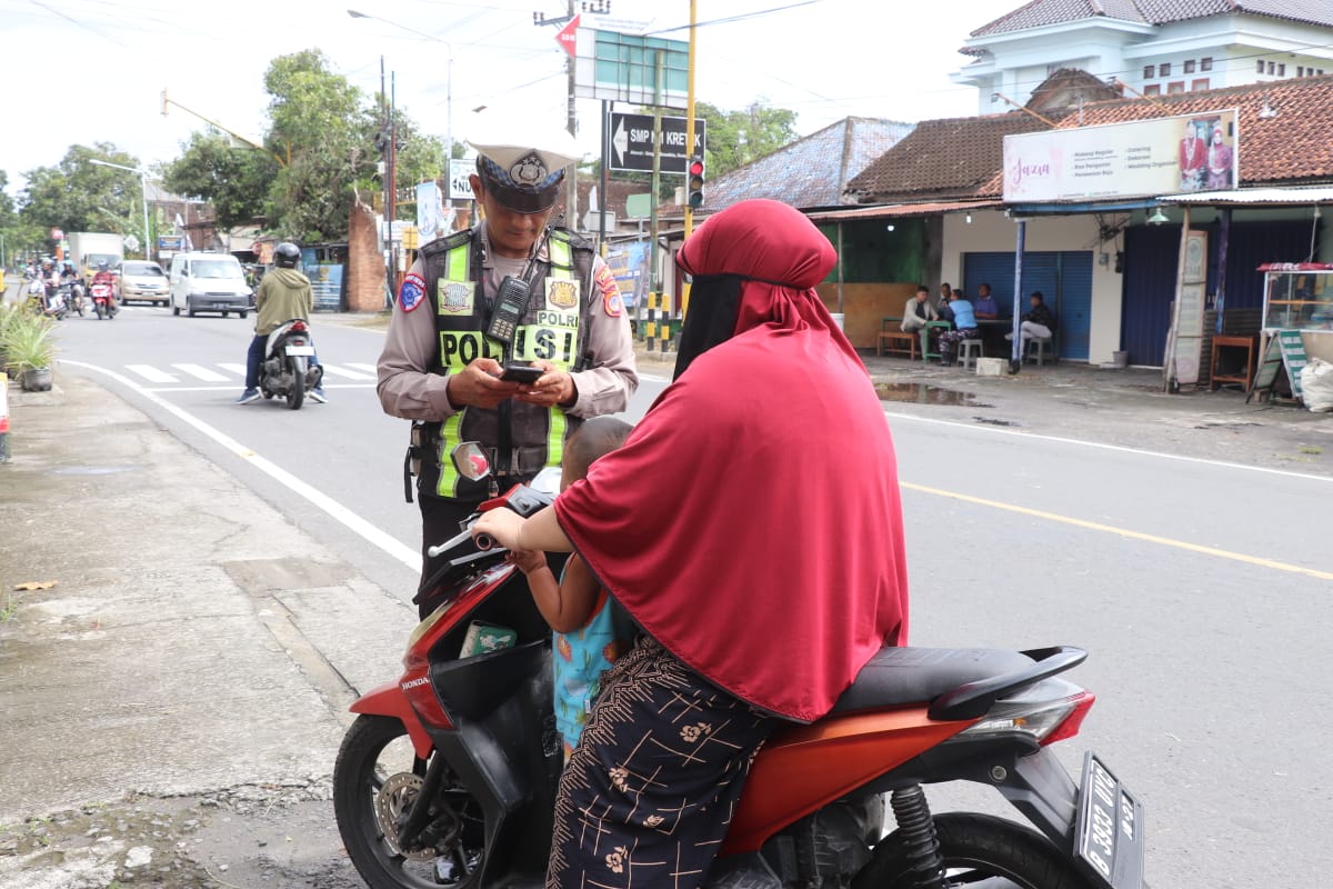 Penurunan Kecelakaan dan Tilang Warnai Minggu Pertama Operasi Zebra Progo 2025 di DIY