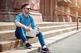 Simak Tips Gaya Fashion Cowok Agar Terlihat Mewah, Tampilan Makin Keren Tapi Tidak Bikin Bosan