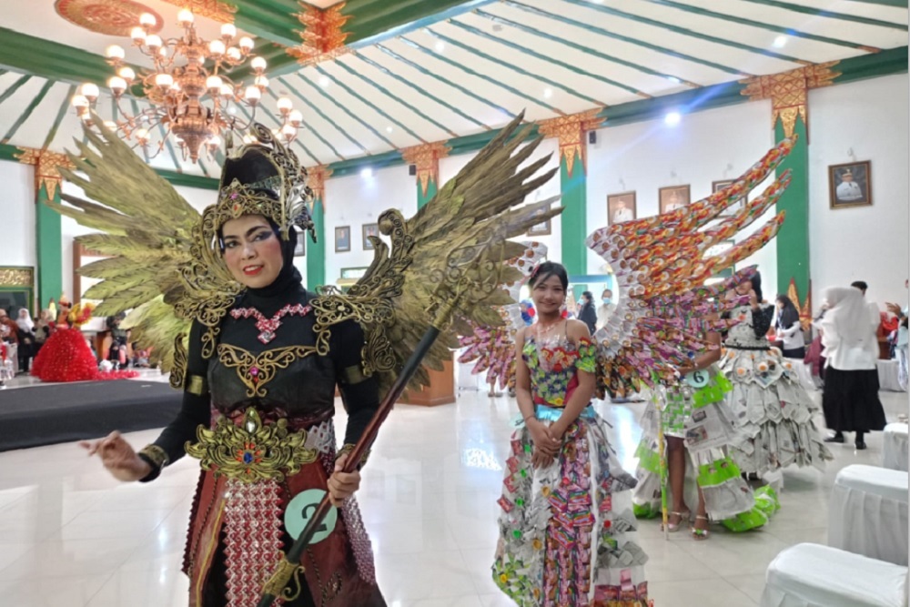 DLH Kota Jogja Gelar Lomba Fashion Show Bank Sampah, Tampilkan Berbagai Kreasi Busana dari Sampah