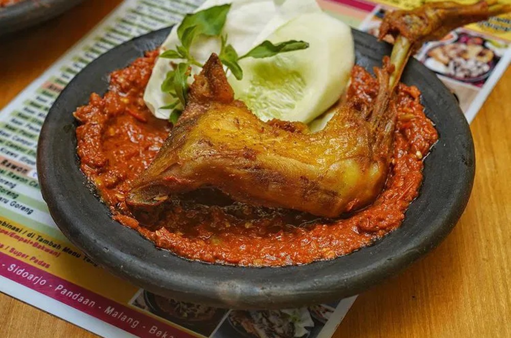 5 Restoran Ayam Penyet di Jakarta, Sambalnya Pedas Nikmat Bisa Memuaskan Selera