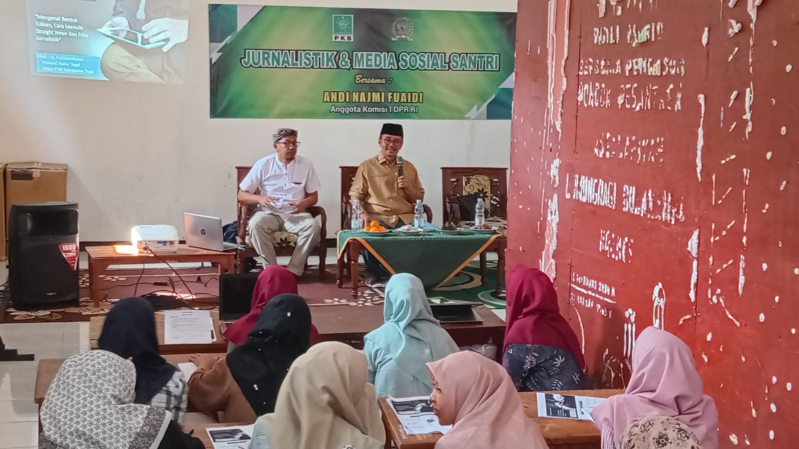 Anggota DPR RI Andi Najmi Ajak Santri Ponpes Assalafiyah Brebes Melek Jurnalistik