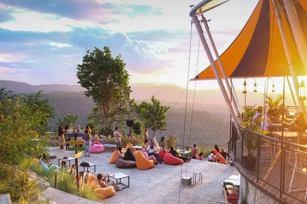 Suguhkan Spot Menarik Dengan View Sunset Estetik, Simak Pesona Wisata Terbaru 2024 Obelix Hills Yogyakarta