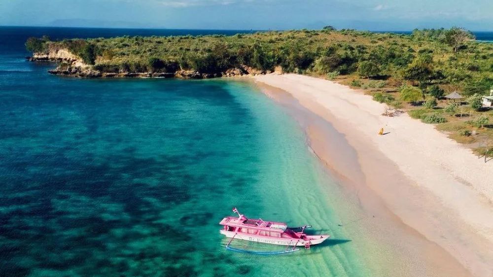Pesona 5 Wisata Terbaru 2024 Pantai Lombok! Paling Populer dan Eksotis, Wajib Kamu Kunjungi Untuk Healing!