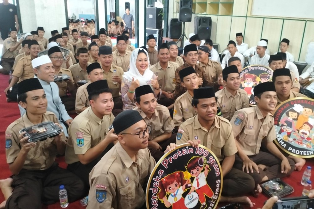 Uji Coba Program, 2.000 Paket Makan Bergizi Gratis Diberikan ke Santri di Kompleks Ponpes Ali Maksum Krapyak