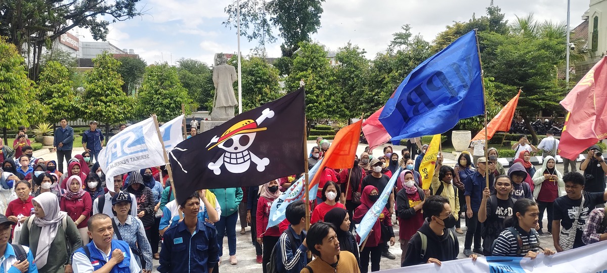 Buruh DIY Aksi di Malioboro, MPBI DIY Desak Hapus Outsourcing dan Reformasi Pajak Perburuhan