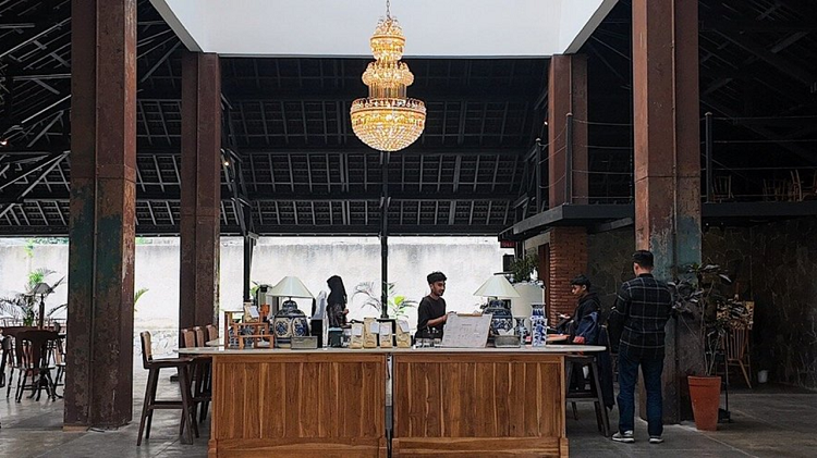Destinasi Nongkrong Ikonik Dari Nuansa Nostalgia hingga Alam Terbuka di Bandung