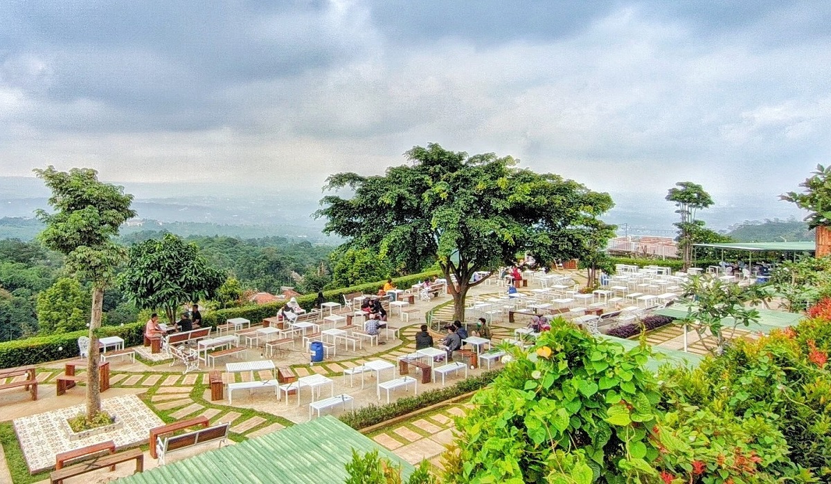 Pengalaman Liburan Komprehensif: Daya Tarik Wisata Bukit Hambalang Bogor yang Memukau