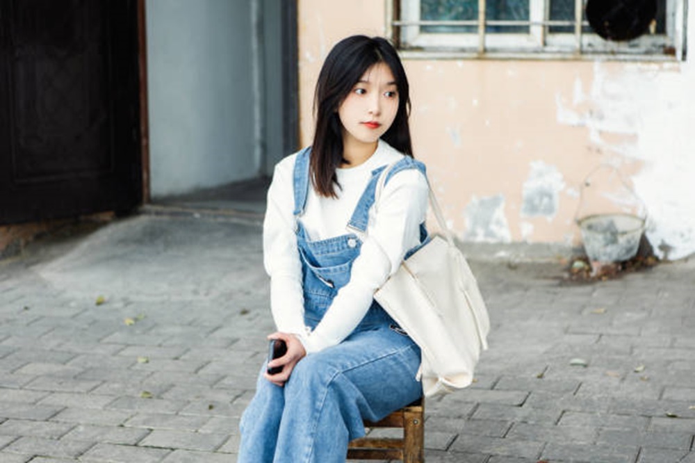 Inspirasi OOTD Overall yang Cocok untuk Berbagai Gaya, Tampilan Simple Beri Kesan Manis