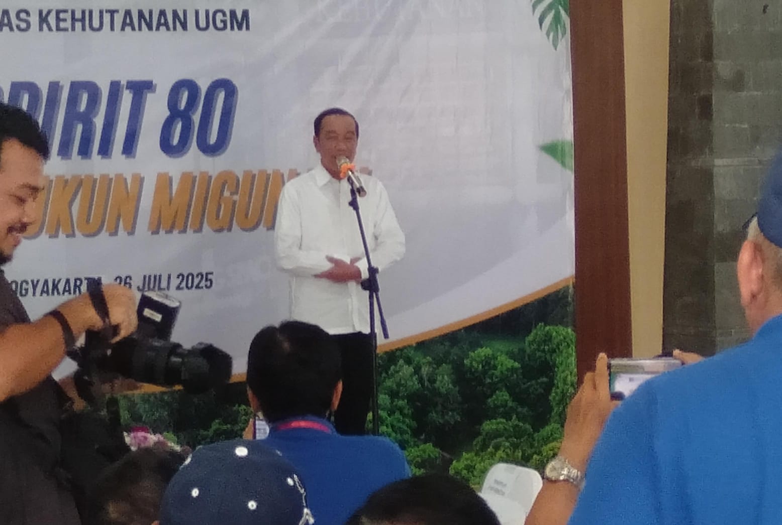 Jokowi Ikuti Reuni Angkatan '80 di Fakultas Kehutanan UGM, Sebut Perkara Ijazah