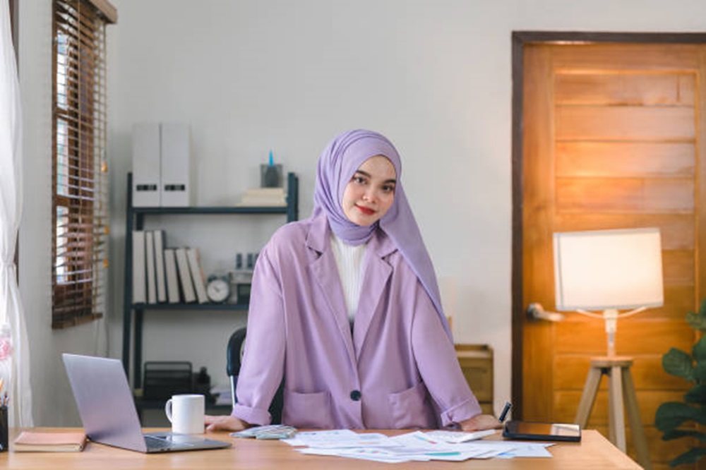 Bingung Baju Lilac Cocok dengan Hijab Warna Apa? Ini Inspirasinya yang Elegan dan Stylish