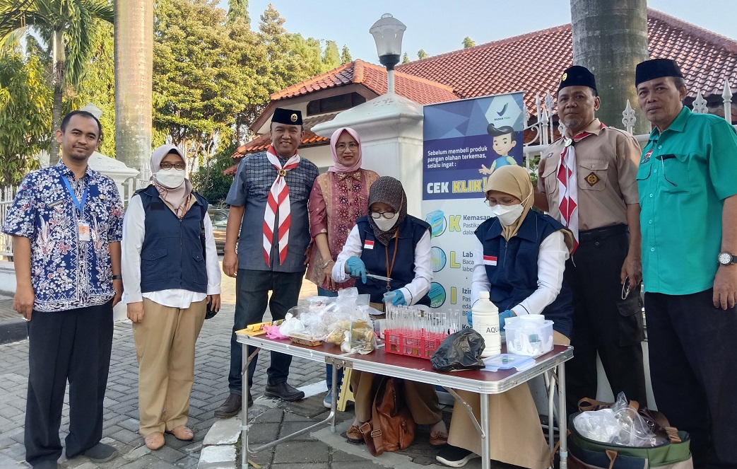 BPOM Semarang dan Saka POM Pramuka Awasi Jajanan Takjil di Kota Tegal