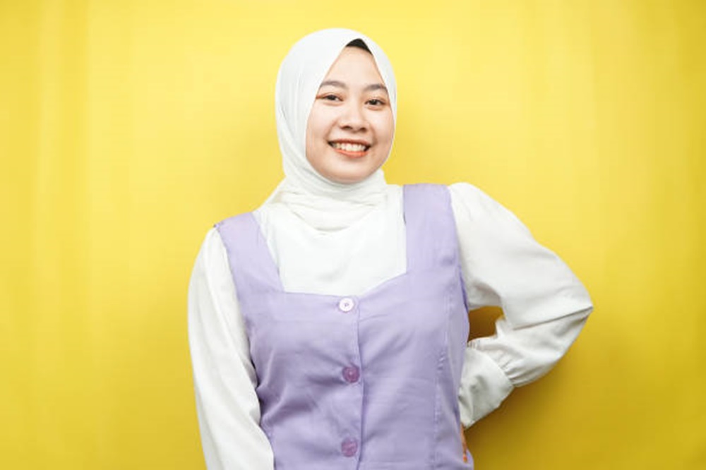 Inspirasi Tampil Chic dan Kekinian dengan Padu Padan Rompi untuk Hijabers, Cek Disini
