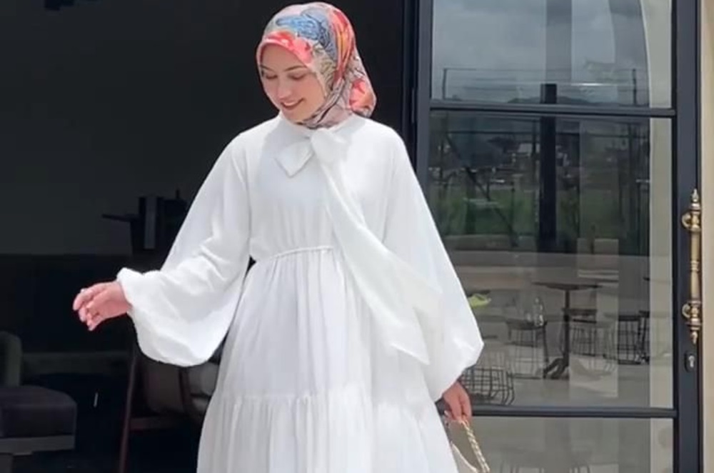 Inspirasi Model Baju Gamis Putih Mewah, Simpel Penuh Pesona 
