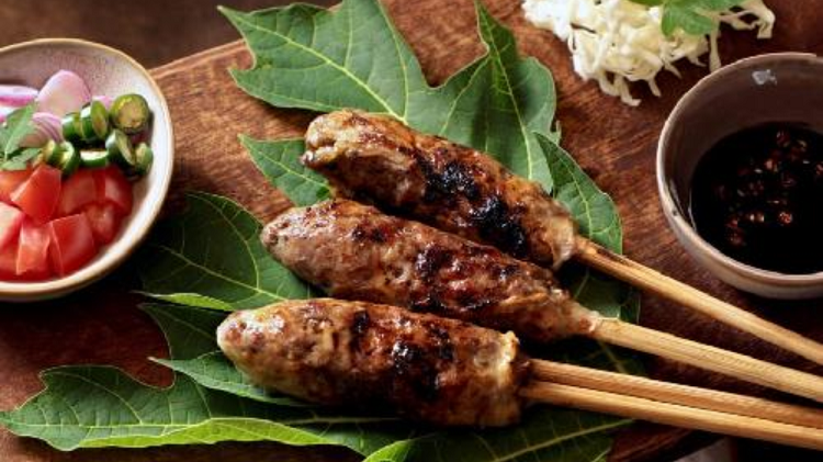 Sate Buntel Khas Solo Legendaris di Jakarta Selatan, Ternyata Ini Alasannya Selalu Ramai Pengunjungnya