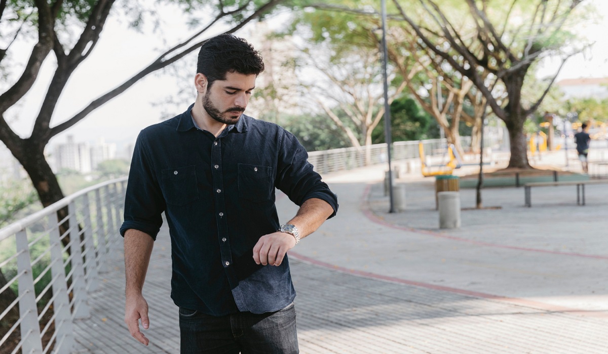 6 Tips Outfit Penting untuk Pria dengan Tubuh Pendek, Buat Visual Terlihat Lebih Proporsional