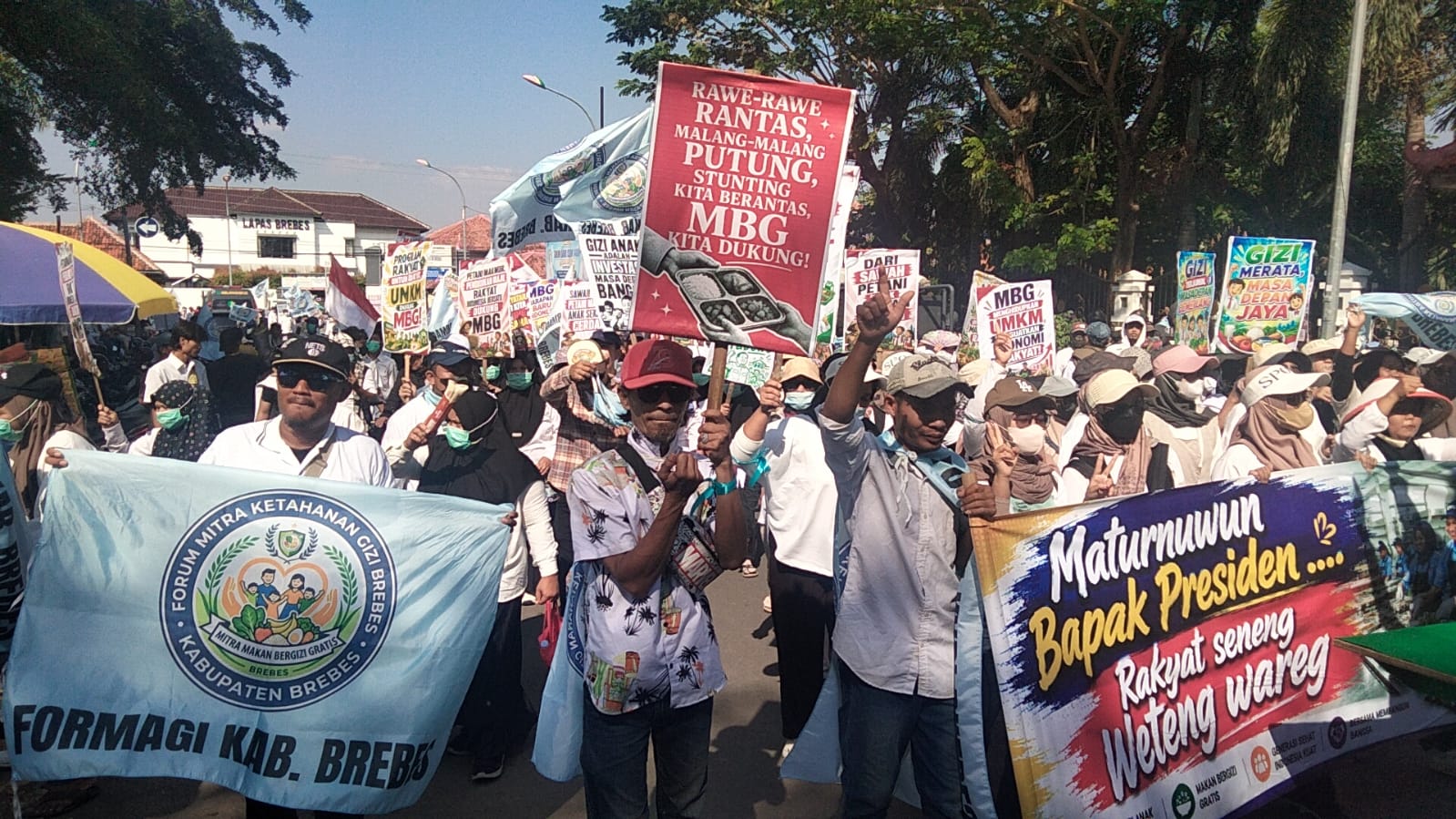 Galang Dukungan Program MBG Berlanjut, Ribuan Karyawan SPPG Brebes Kompak Berorasi Minta Payung Hukum