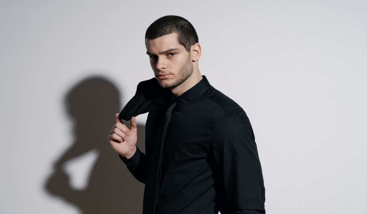 5 Tips Jitu Agar Tampilan Outfit Serba Hitam Pria Terlihat Makin Maskulin, Cek Disini