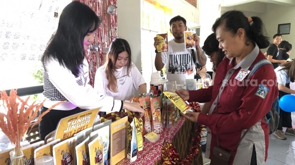 Expo Kewirausahaan Fisip UAJY Pamerkan Aneka Produk Milik Pengusaha UMKM