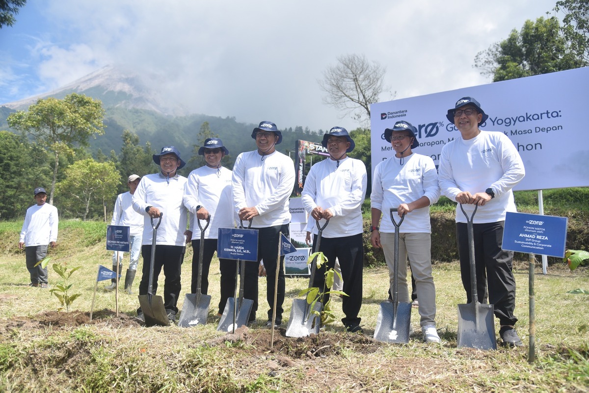 Telkom Tanam 500 Pohon di Lereng Merapi untuk Perkuat Hulu Sleman dan Kurangi Risiko Longsor