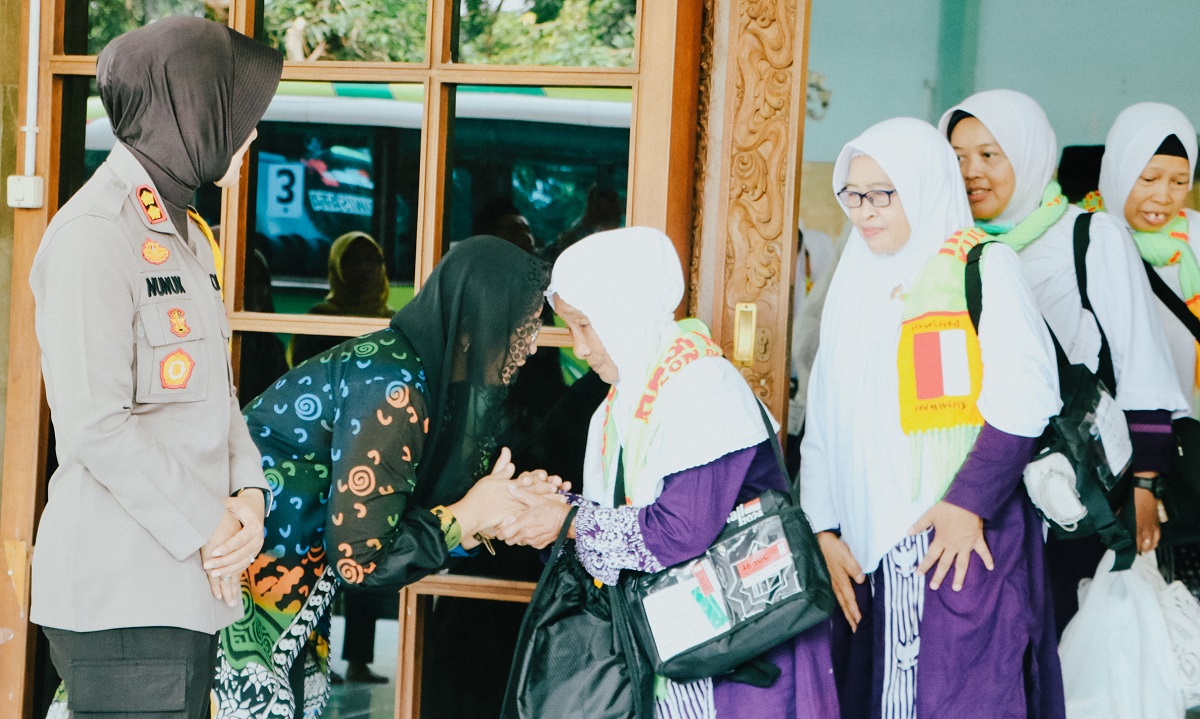 Pj Bupati Kulon Progo Melepas 377 Jamaah Calon Haji di Masjid Agung