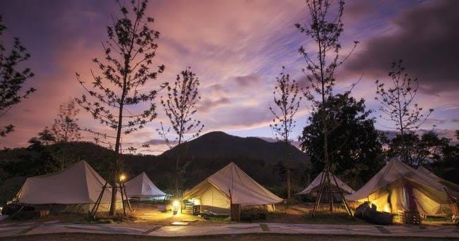 Cari Tempat Glamping di Bogor View Pegunungan? Tempat Glamping Dekat Puncak Ini Bisa Jadi Solusi Terbaik Anda!