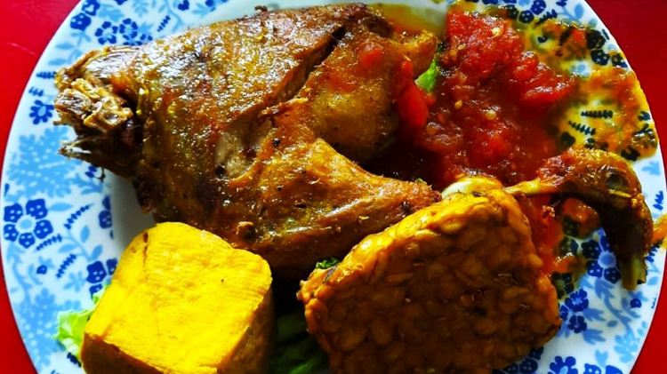 Eksplorasi Rasa Tempat Makan Malam di Bandung yang Paling Ikonik dan Menggugah Selera