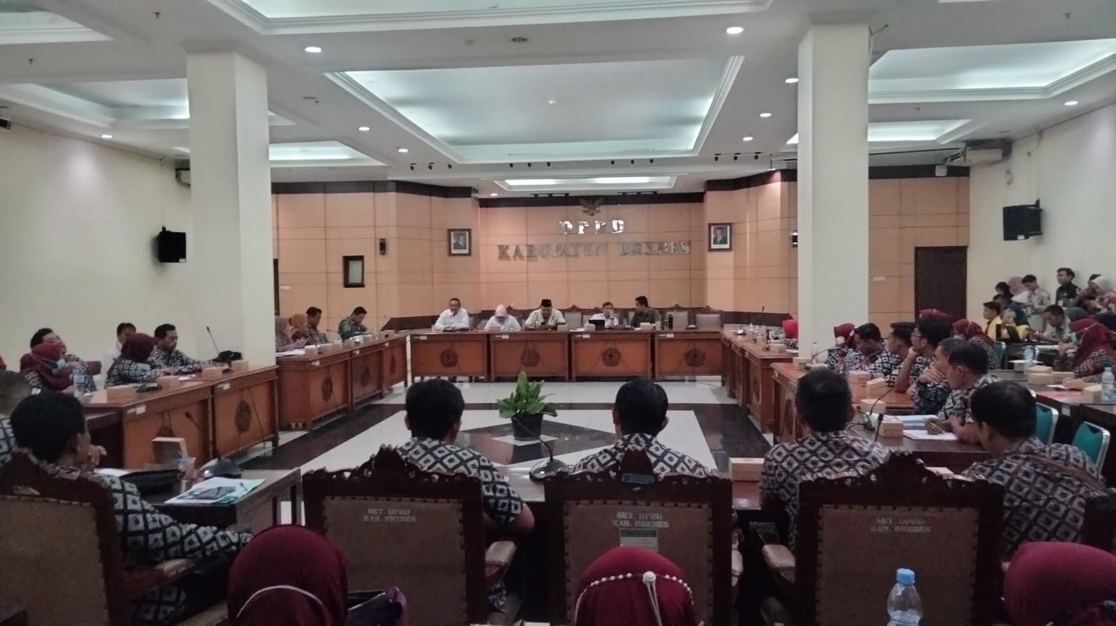 1.485 Karyawan Puskesmas dan RSUD Geruduk Kantor DPRD Brebes Desak Pengangkatan Jadi ASN