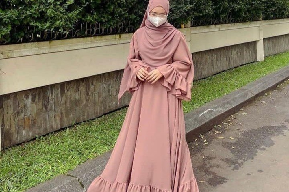 5 Tren Model Gamis Lengan Lonceng Terbaru 2025 yang Bikin Tampil Anggun dan Modis