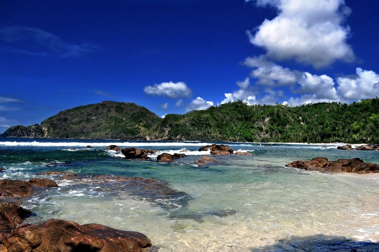 Destinasi Wisata Terbaru 2024 Pantai Wediombo Gunungkidul Yogyakarta? Bisa Berkemah dan Mandi di Kolam