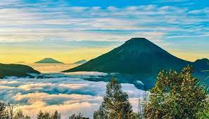 Pesona Bukit Sikunir Dieng, View Sunrise Yang Indah Wajib Untuk Kamu Para Travelers