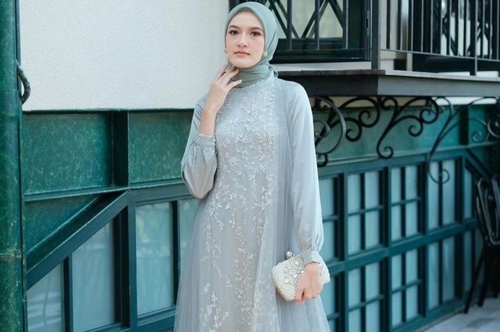5 Referensi Model Gamis Kondangan Syar’i, Tampil Anggun dan Mewah Tanpa Berlebihan