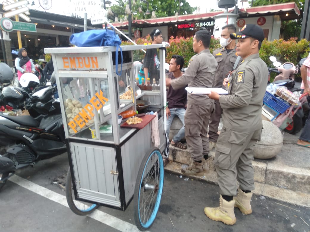Satpol PP Tertibkan Puluhan PKL Nekat Berjualan di Malioboro, Penjual Sate Dominasi Pelanggaran
