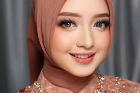 8 Inspirasi Make Up Wisuda Modern Wanita Hijab, Penampilan Makin Anggun di Berbagai Acara