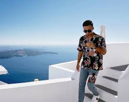 Gaya Kombinasi Busana Cowok Untuk Pergi Liburan, Dijamin Keren dan Nyaman Untuk Berbagai Kegiatan