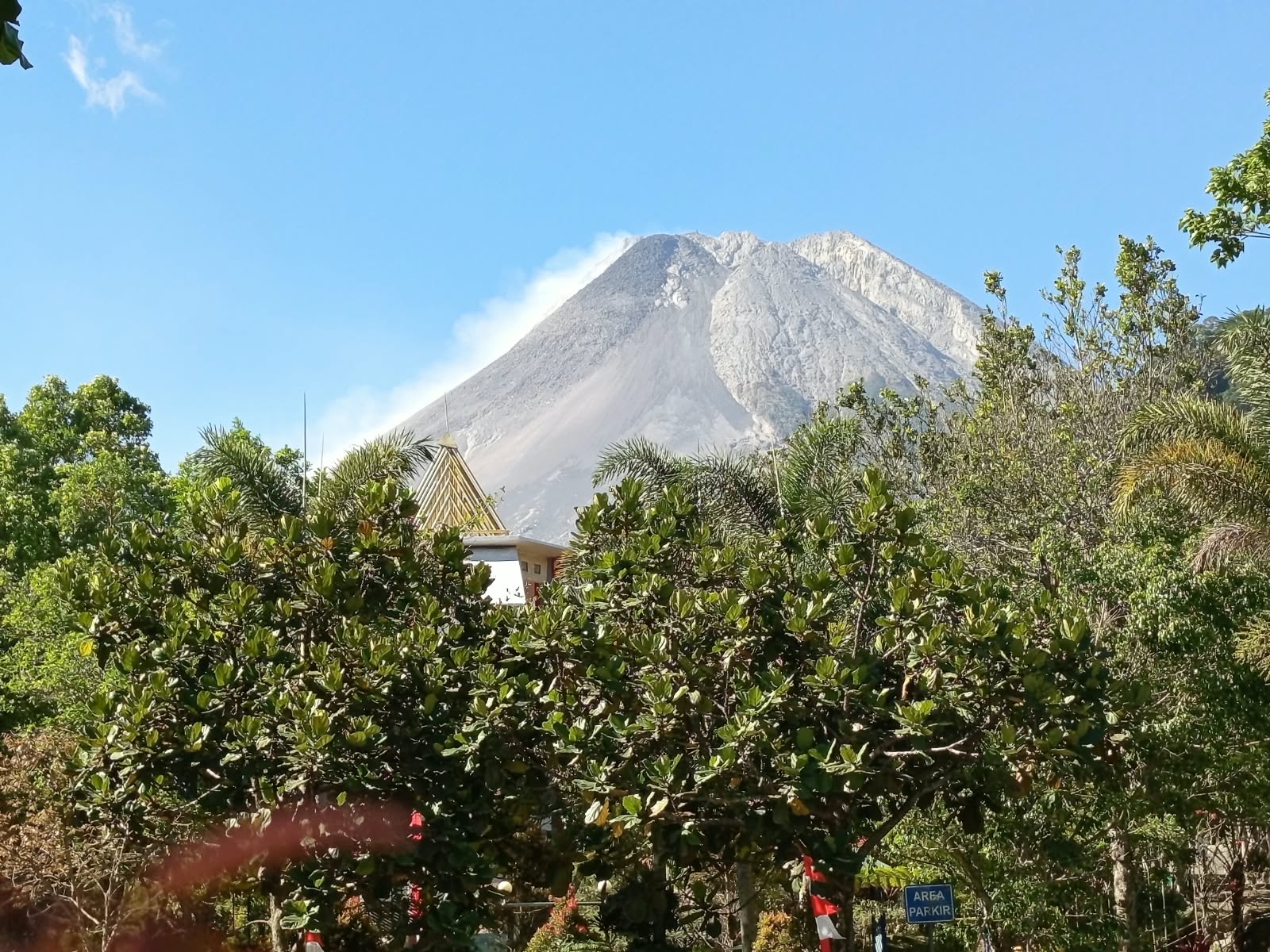 Guguran Merapi 13 Kali Terjadi dalam Enam Jam, Titik Api Lereng Merapi Sudah Tidak Terlihat