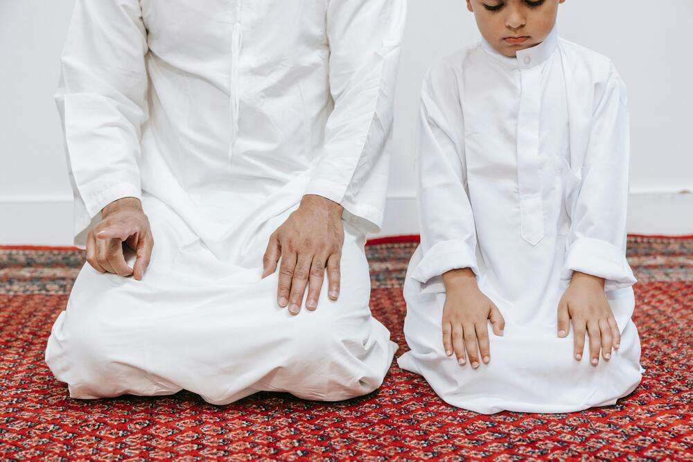 Hukum Bagi Orang yang Berpuasa Tetapi Sholat Wajibnya Masih Bolong! Apakah sah puasanya?