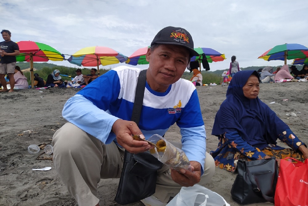 Wisatawan Pantai Parangtritis Keluhkan Minimnya Tempat Sampah, Berharap Sediakan Lebih Banyak