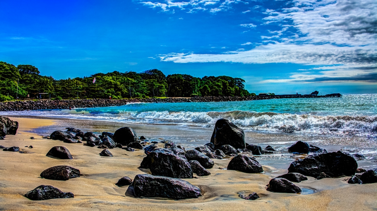 Rekomendasi Pantai Selatan Jawa Barat Terbaik untuk Touring Motor