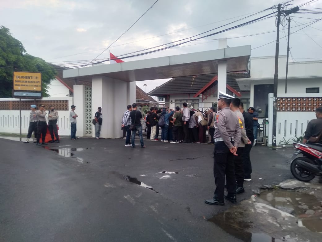 Terima SP 3, Warga Lempuyangan Geruduk Kantor PT KAI Daop 6 Yogyakarta