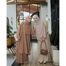Referensi Model Gamis Untuk Hangout Wanita Hijab, Pasti Nyaman Dan Trendi Dengan Desain Menarik
